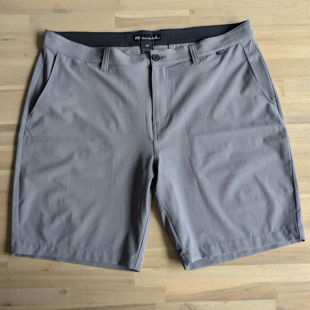Travis Matthew Performance Shorts Size 40